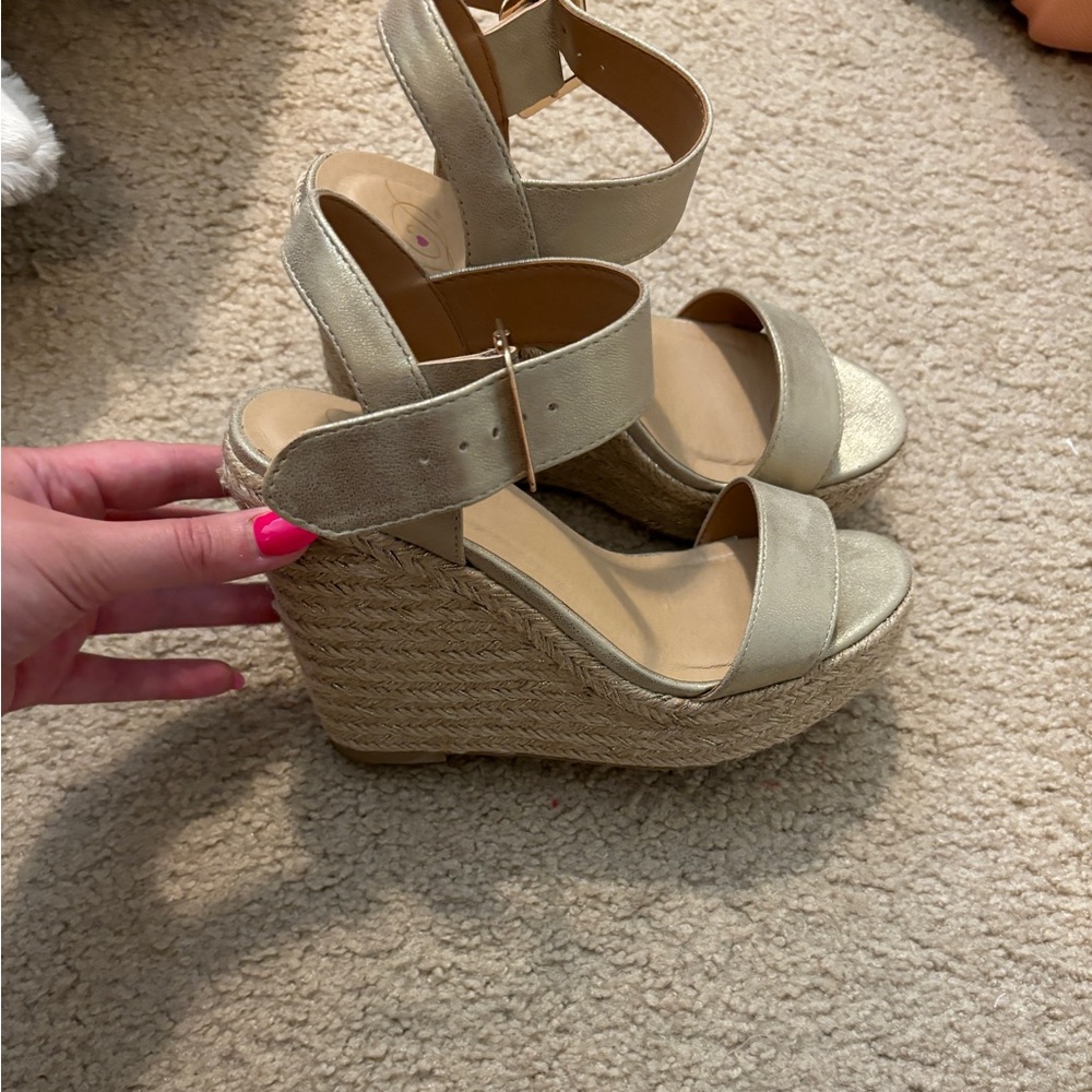 Gold wedges